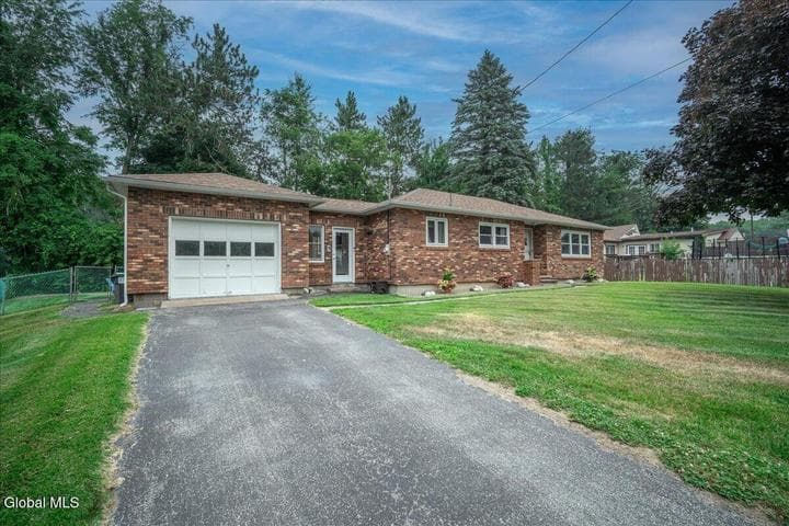 5 Hewitt Street, Schaghticoke, NY, photo 3