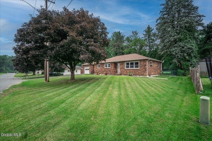 5 Hewitt Street, Schaghticoke, NY, photo 2