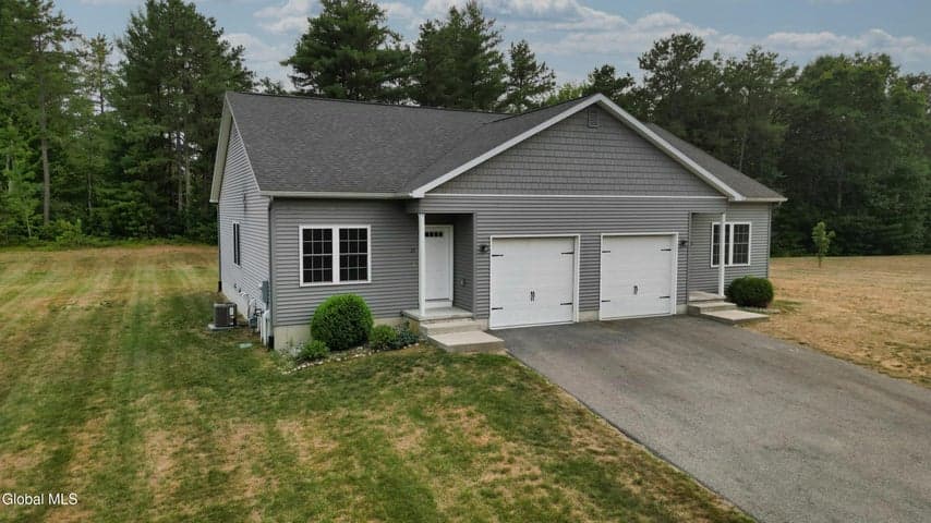 33 Smoke Ridge Road, Queensbury, NY