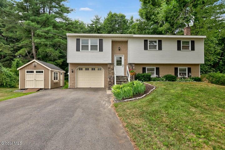 7 Glenwood Drive, Saratoga Springs, NY