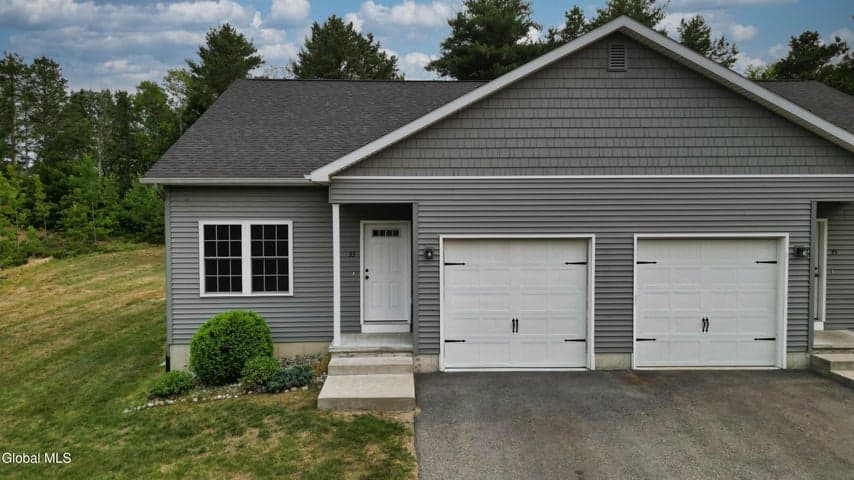 33 Smoke Ridge Road, Queensbury, NY, photo 2