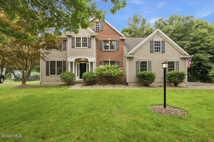628 Vanderlyn Lane, Slingerlands, NY