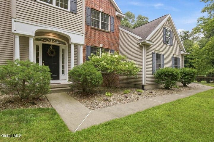 628 Vanderlyn Lane, Slingerlands, NY, photo 2