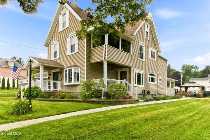 35 Halcyon Street, Scotia, NY, photo 2