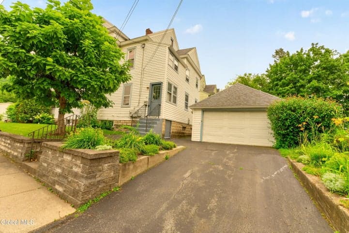 386 Division Street, Amsterdam, NY, photo 3