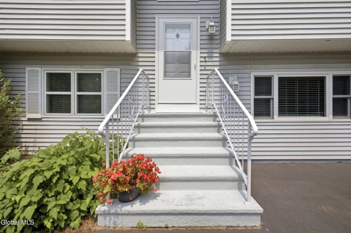 7 Brandell Lane, Greenfield, NY, photo 2