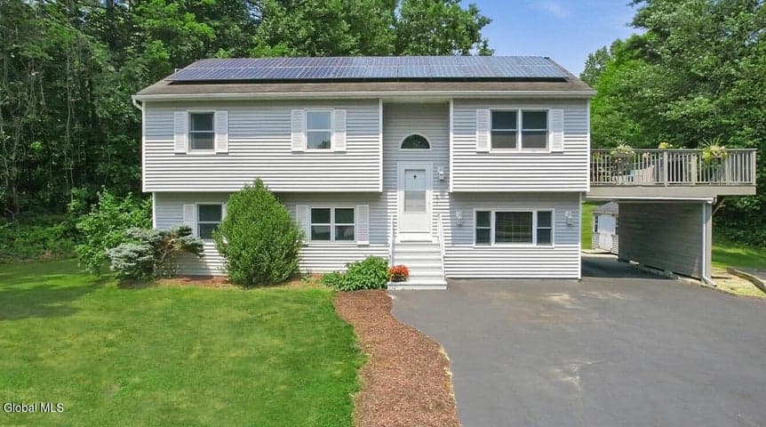 7 Brandell Lane, Greenfield, NY