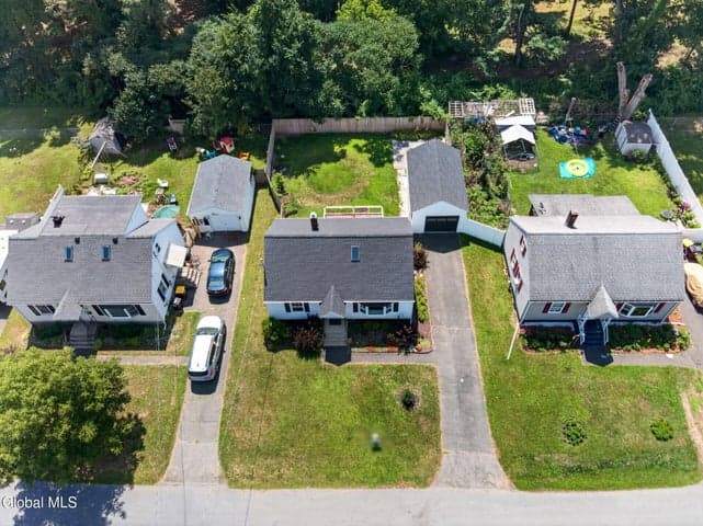 11 Old Myers Drive, Colonie, NY, photo 3