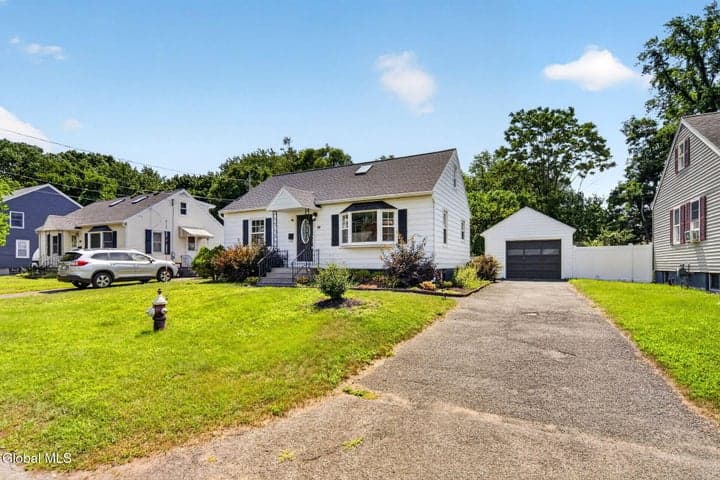 11 Old Myers Drive, Colonie, NY, photo 2