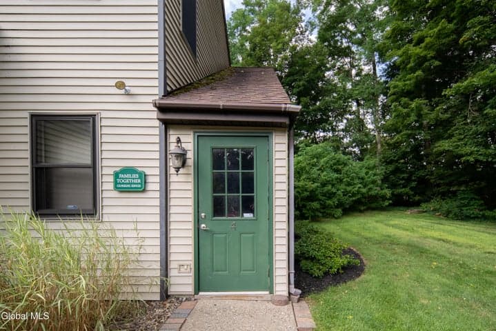 964a NY-146, Clifton Park, NY, photo 3