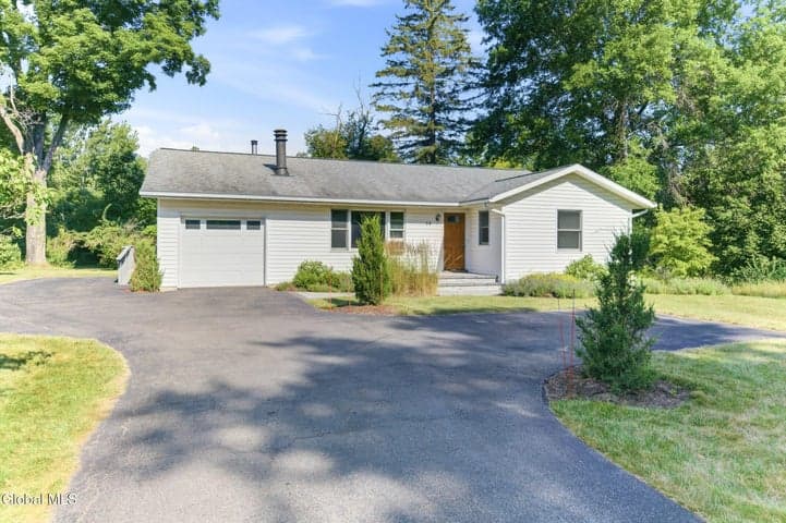 54 Willow Street, Guilderland, NY