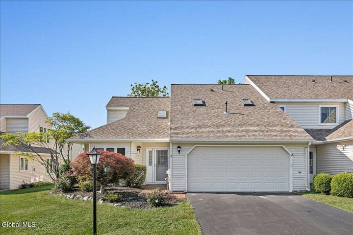 8 Rusfield Drive, Glenmont, NY
