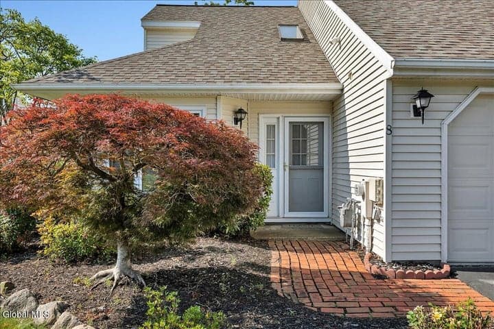 8 Rusfield Drive, Glenmont, NY, photo 3