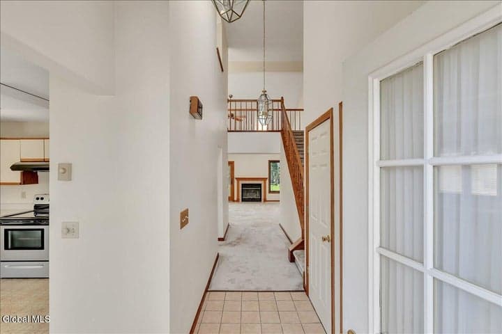 8 Rusfield Drive, Glenmont, NY, photo 4