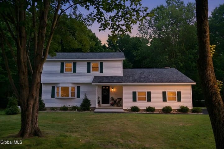 42 Gretel Terrace, Clifton Park, NY