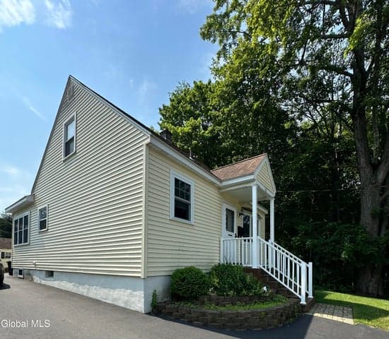 15 Oakland Avenue, Amsterdam, NY