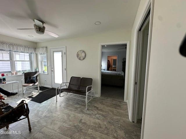 15 Oakland Avenue, Amsterdam, NY, photo 3