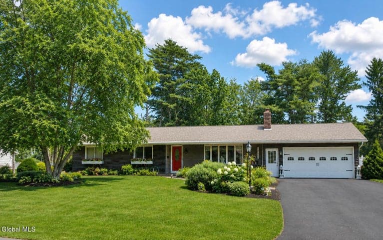 919 Londonderry Court, Schenectady, NY