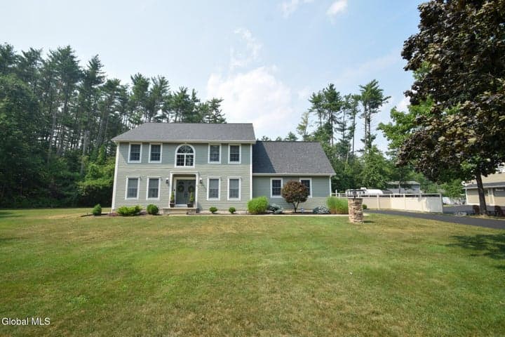 8 Mohawk Trail, Queensbury, NY