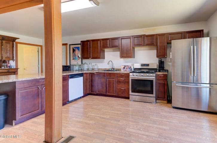 410 H Gray Road, Palatine, NY, photo 4