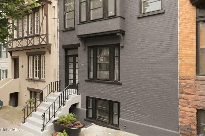 142 Chestnut Street, Albany, NY, photo 3