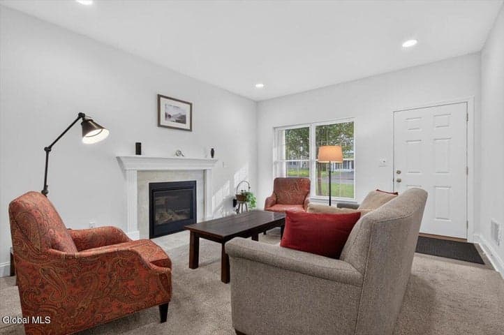 28 Reutter Drive, Bethlehem, NY, photo 4