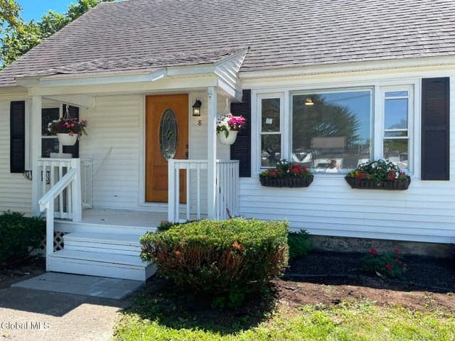 8 Oakland Drive, Johnstown, NY, photo 2