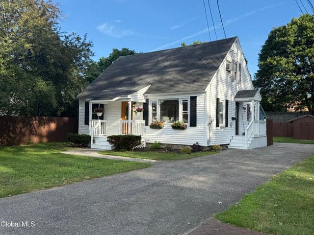 8 Oakland Drive, Johnstown, NY