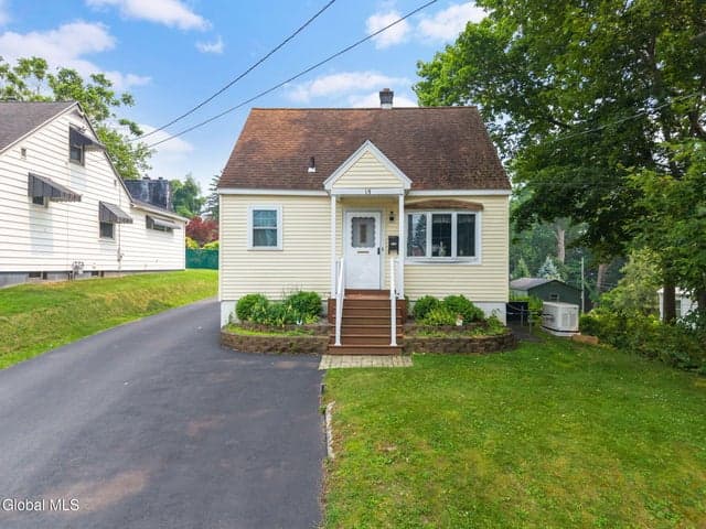 15 Oakland Avenue, Amsterdam, NY, photo 1