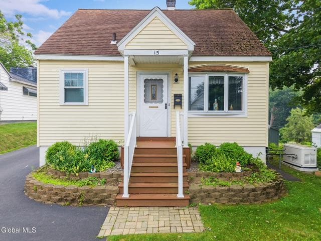 15 Oakland Avenue, Amsterdam, NY, photo 3