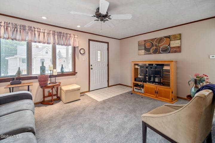 15 Oakland Avenue, Amsterdam, NY, photo 4