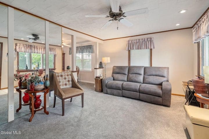 15 Oakland Avenue, Amsterdam, NY, photo 5