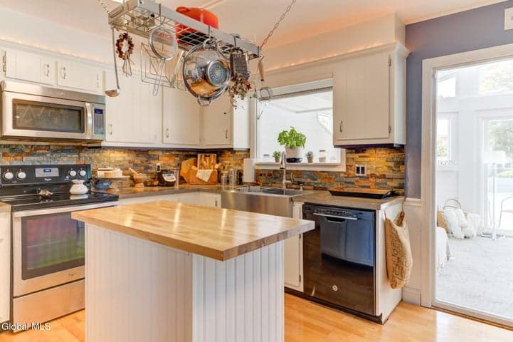 124 6th Avenue, Gloversville, NY, photo 3