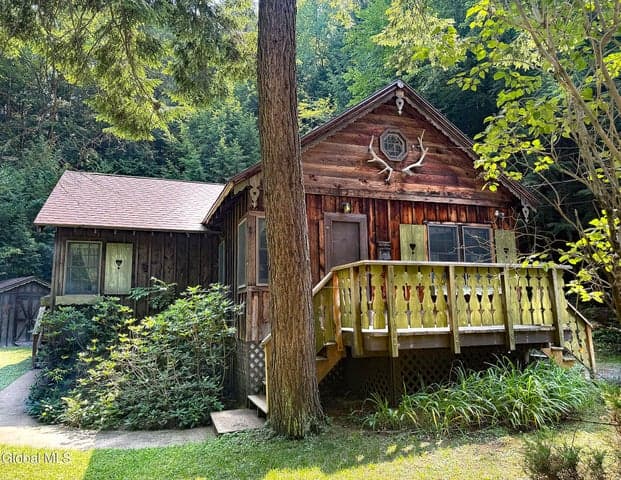 63 Chuckwagon Trail, Lake Luzerne, NY