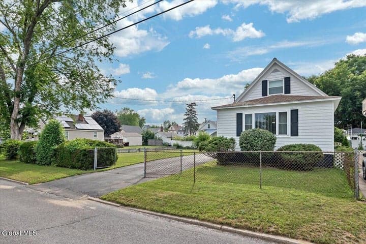 2540 Pauline Avenue, Rotterdam, NY