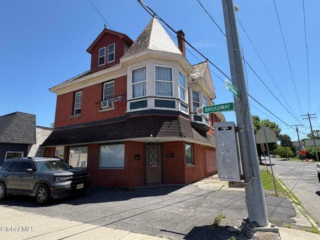 2040 Broadway, Schenectady, NY