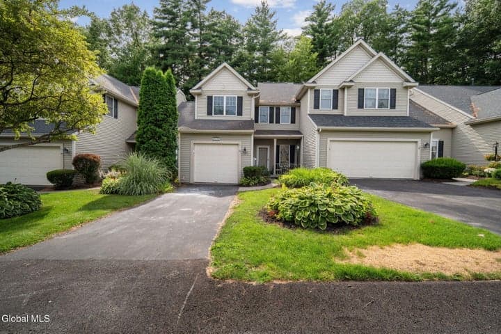 16 Killarney Court, Wilton, NY, photo 3