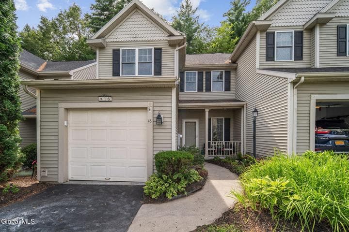 16 Killarney Court, Wilton, NY, photo 4