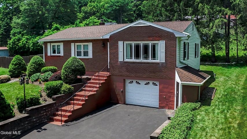 25 White Birch Lane, New Baltimore, NY