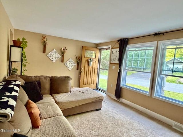 29 Knobhill Road, Averill Park, NY, photo 2