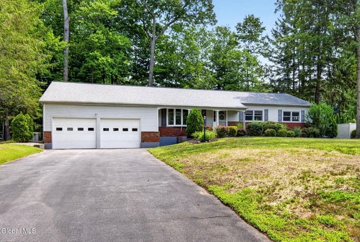 26 Secada Drive, Clifton Park, NY