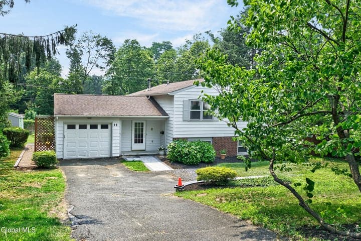 28 Tamarack Lane, East Greenbush, NY, photo 3