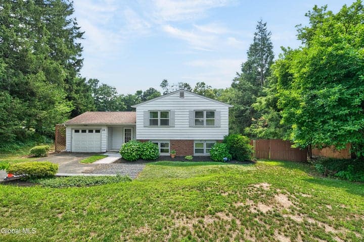 28 Tamarack Lane, East Greenbush, NY, photo 2