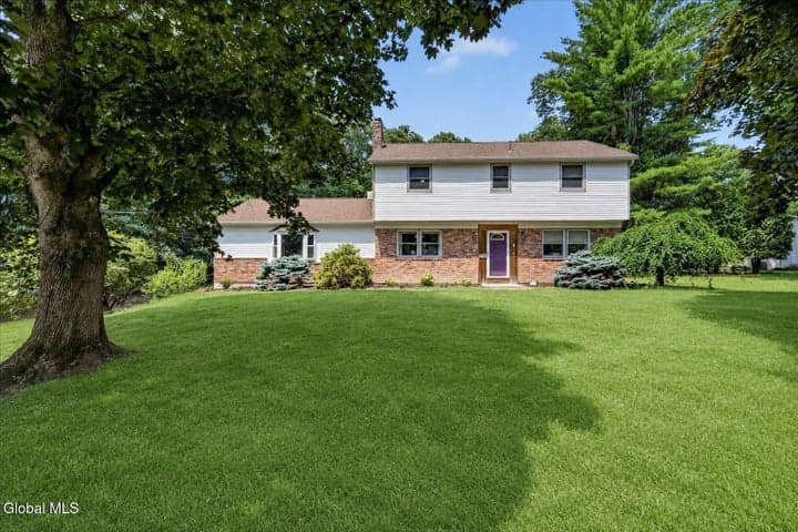5 Thunderbird Drive, Clifton Park, NY