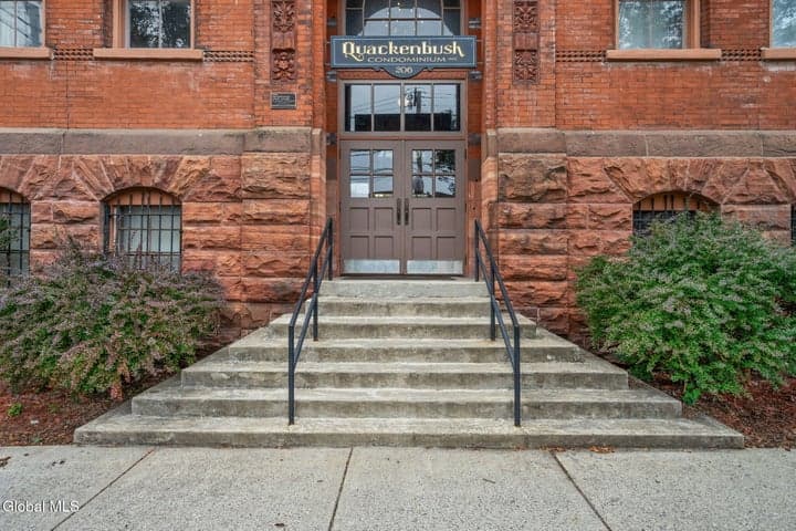 206 N Pearl Street #APT 204, Albany, NY
