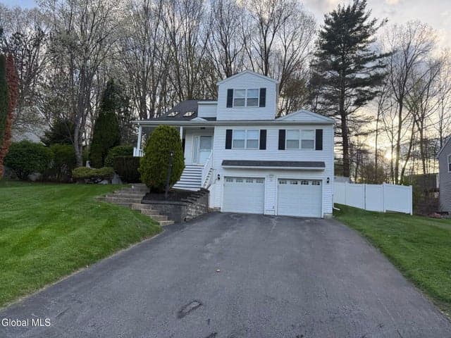 31 Ponderosa Drive, Clifton Park, NY