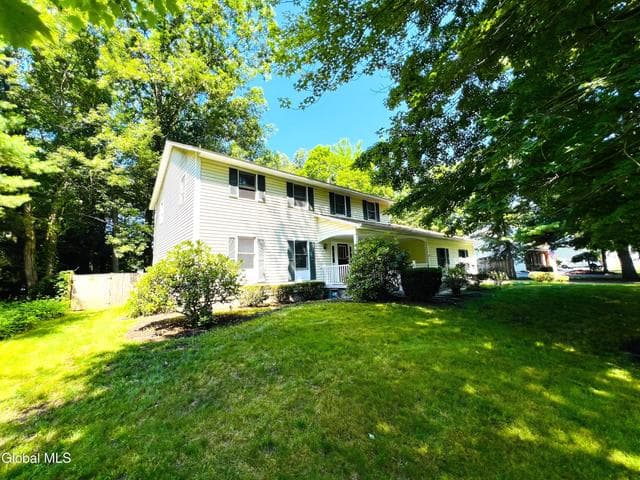 7 Woods Way, Clifton Park, NY, photo 1