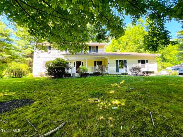 7 Woods Way, Clifton Park, NY, photo 2
