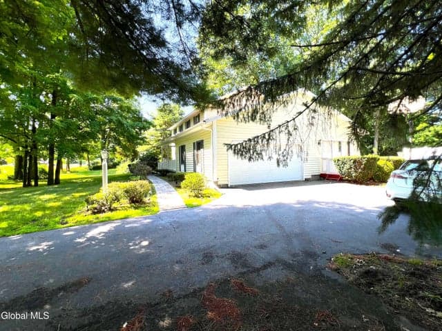 7 Woods Way, Clifton Park, NY, photo 4