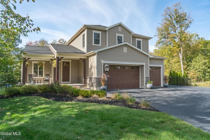 28 Tourtise Drive, Halfmoon, NY